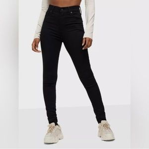 Levi’s Super Skinny Mile High Black Jeans